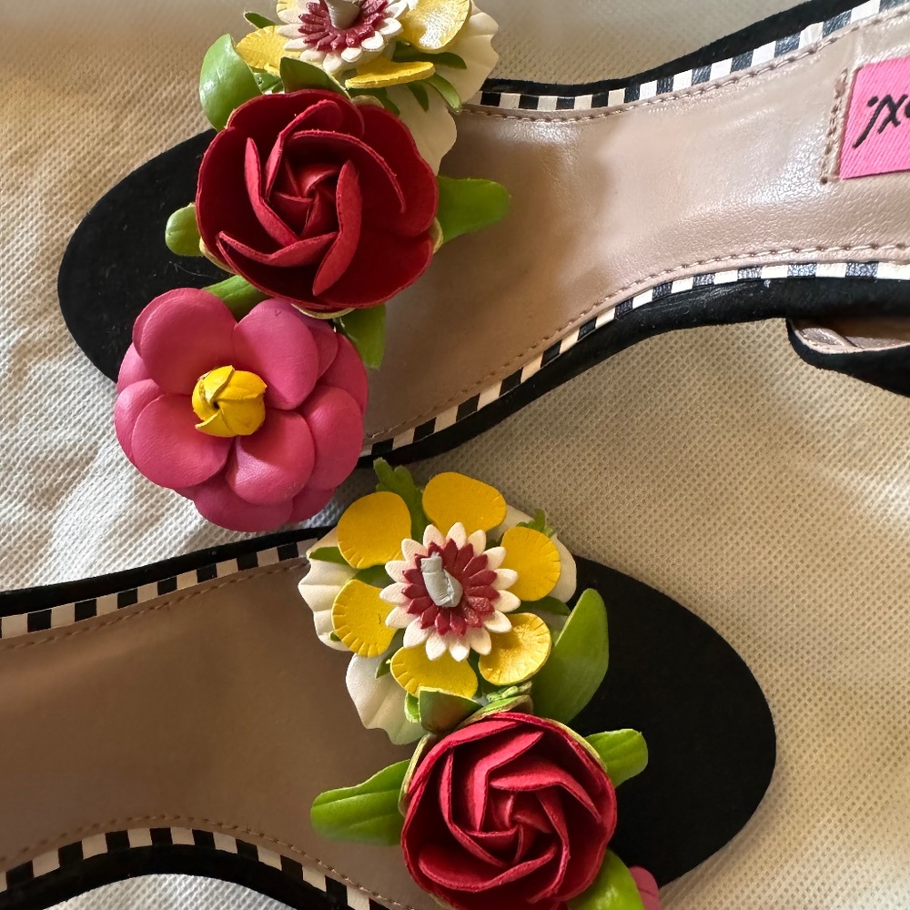 Super cute- never worn!